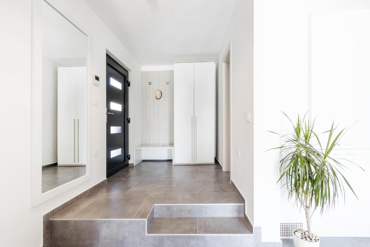 Modern 3-Bedroom Villa With A Private Pool Pula Zewnętrze zdjęcie