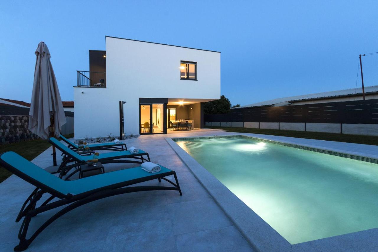 Modern 3-Bedroom Villa With A Private Pool Pula Zewnętrze zdjęcie