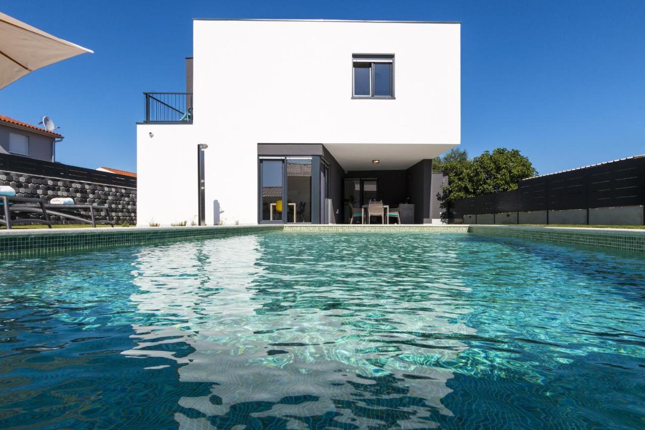 Modern 3-Bedroom Villa With A Private Pool Pula Zewnętrze zdjęcie